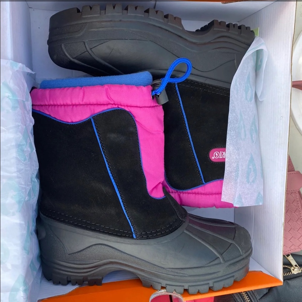 Snow boots